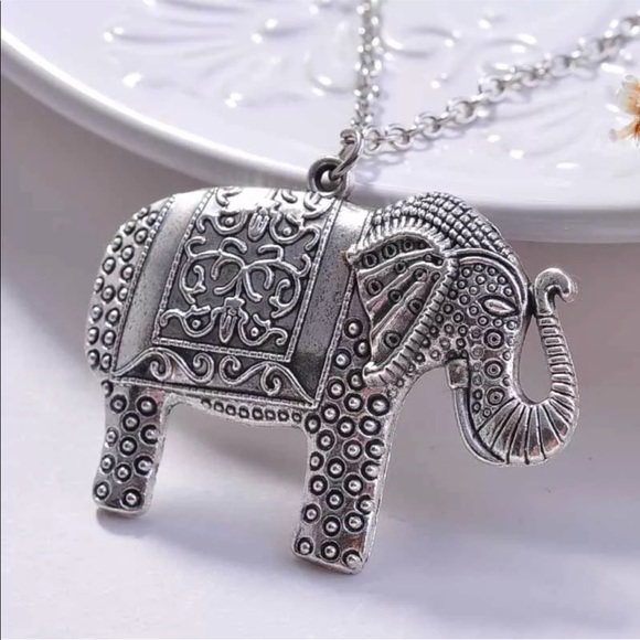 Jewelry - Silver Elephant Necklace